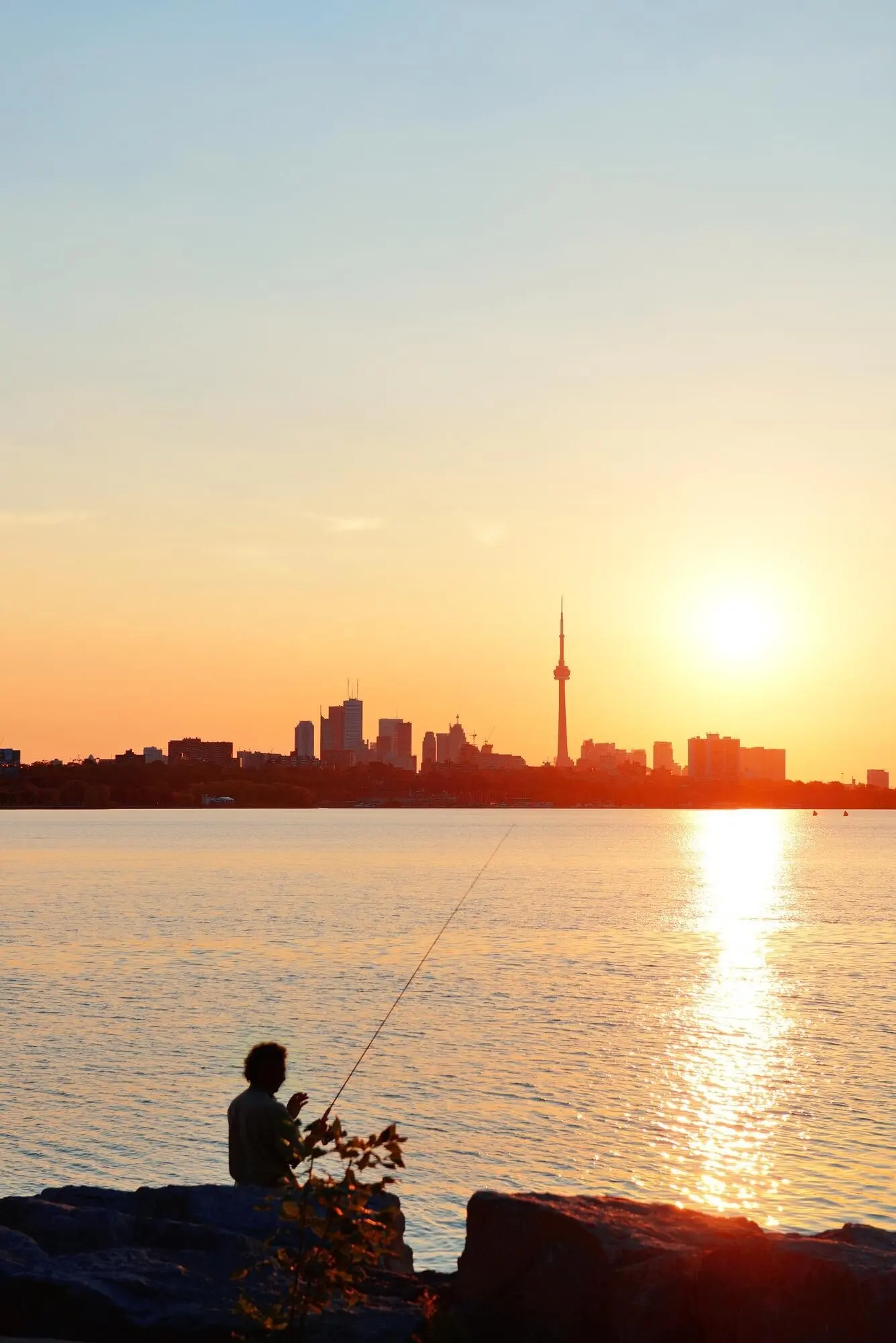 Please provide the original description of Toronto that you want me to rephrase.